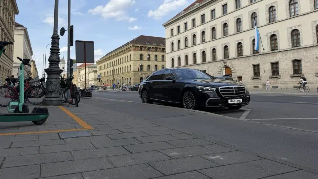 PRIMELANE Mercedes S-Klasse in der Ludwigstraße in München