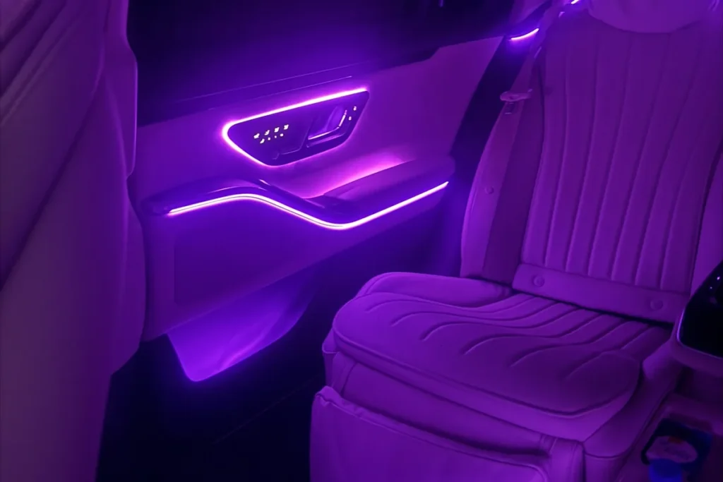 Fond der Mercedes S-Klasse mit Ambientebeleuchtung
